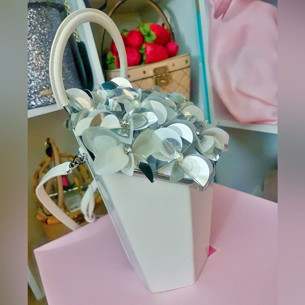 kate spade New York In Bloom Bouquet Embellished 3d flower vase purse - Picture 4 of 12